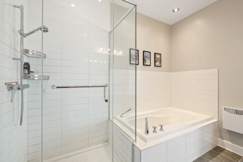 Bathroom - 97 Av. De L'Hôtel-De-Ville, Bromont, QC - Indoor Photo Showing Bathroom