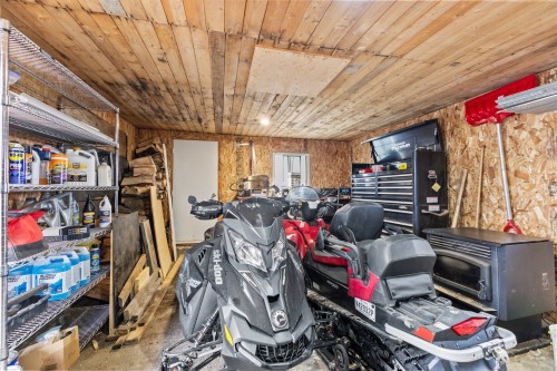 Garage - 534 Ch. St-Emmanuel, Saint-Clet, QC - Indoor Photo Showing Other Room