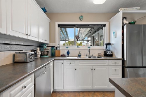 1573 Charlotte St, Crofton, BC 