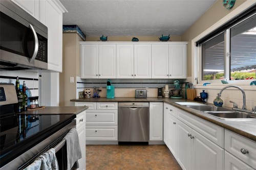 1573 Charlotte St, Crofton, BC 