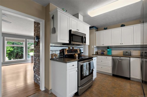 1573 Charlotte St, Crofton, BC 