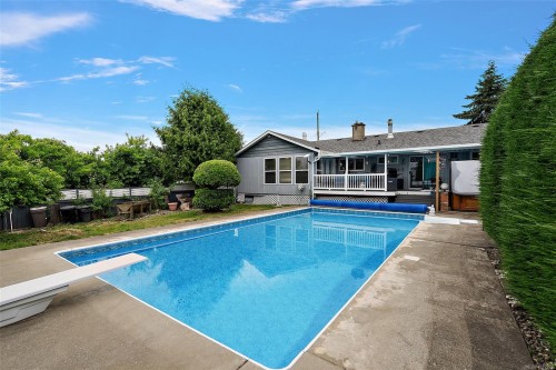 1573 Charlotte St, Crofton, BC 