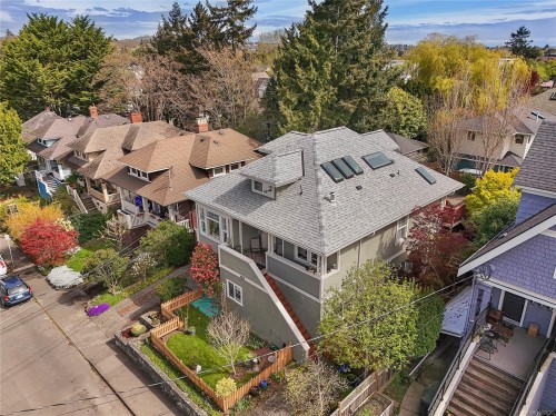 4-2109 Chambers St  Victoria, BC V8T 3L1