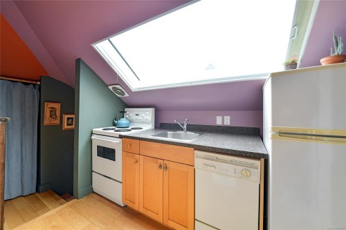 4-2109 Chambers St, Victoria, BC - Indoor Photo Showing Other Room