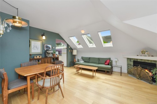 4-2109 Chambers St, Victoria, BC - Indoor With Fireplace