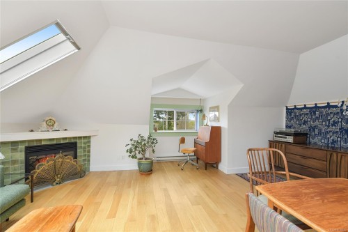 4-2109 Chambers St, Victoria, BC - Indoor Photo Showing Other Room With Fireplace