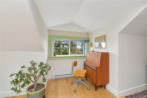 4-2109 Chambers St, Victoria, BC - Indoor