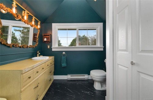 4-2109 Chambers St, Victoria, BC - Indoor Photo Showing Bathroom