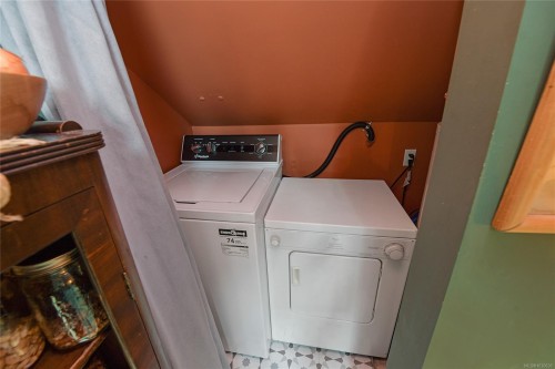 4-2109 Chambers St, Victoria, BC - Indoor Photo Showing Laundry Room