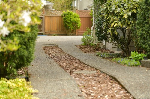 4-2109 Chambers St, Victoria, BC - Outdoor