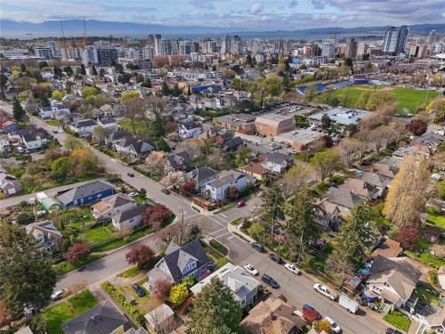 4-2109 Chambers St, Victoria, BC - Outdoor With View