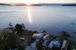 2543 Shoreacres Rd  Sidney, BC V8L 2E3