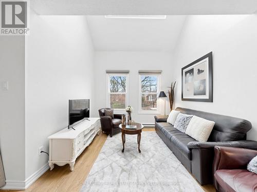 21 - 530 Falgarwood Drive, Oakville, ON - Indoor Photo Showing Living Room