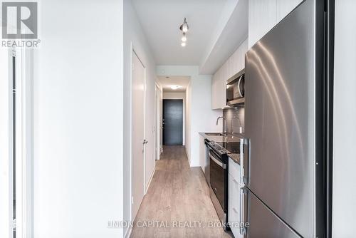 601W - 3 Rosewater Street E, Richmond Hill, ON - Indoor Photo Showing Kitchen