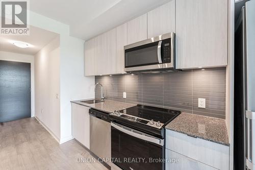 601W - 3 Rosewater Street E, Richmond Hill, ON - Indoor Photo Showing Kitchen With Upgraded Kitchen