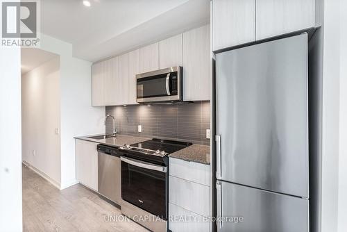 601W - 3 Rosewater Street E, Richmond Hill, ON - Indoor Photo Showing Kitchen With Upgraded Kitchen