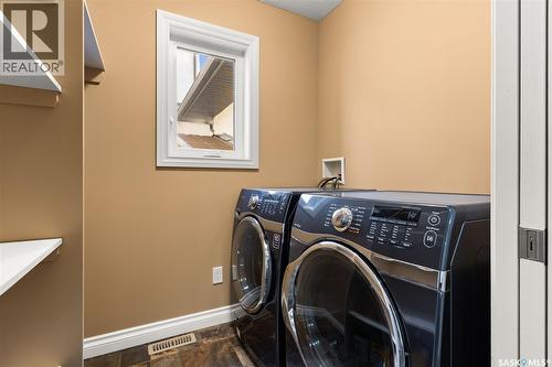 4813 Upson Road, Regina, SK - Indoor Photo Showing Laundry Room