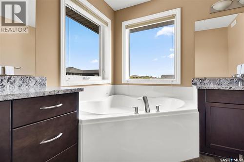 4813 Upson Road, Regina, SK - Indoor Photo Showing Bathroom