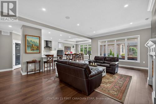 1307 Sandy Somerville Drive, London South (South A), ON - Indoor Photo Showing Living Room