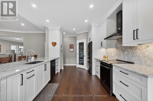 1307 Sandy Somerville Drive, London South (South A), ON - Indoor Photo Showing Kitchen With Upgraded Kitchen