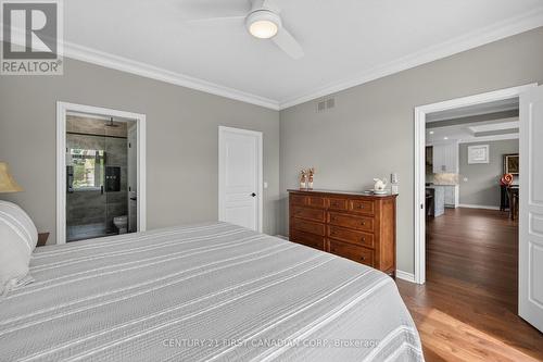 1307 Sandy Somerville Drive, London South (South A), ON - Indoor Photo Showing Bedroom