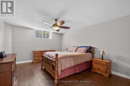 1307 Sandy Somerville Drive, London South (South A), ON - Indoor Photo Showing Bedroom