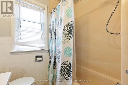 65 First Avenue, St. Thomas, ON - Indoor Photo Showing Bathroom