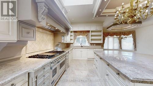 33 Maple Grove Avenue, Richmond Hill, ON - Indoor Photo Showing Kitchen With Upgraded Kitchen