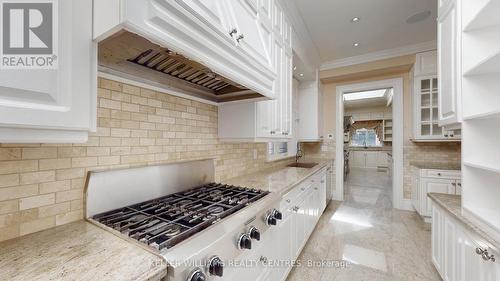 33 Maple Grove Avenue, Richmond Hill, ON - Indoor Photo Showing Kitchen