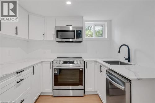 1339 Augustine Drive, Burlington, ON - Indoor Photo Showing Kitchen