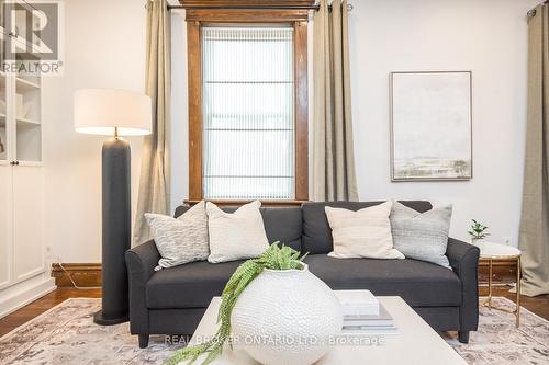 207 Waterloo Street N, Cambridge, ON - Indoor Photo Showing Living Room