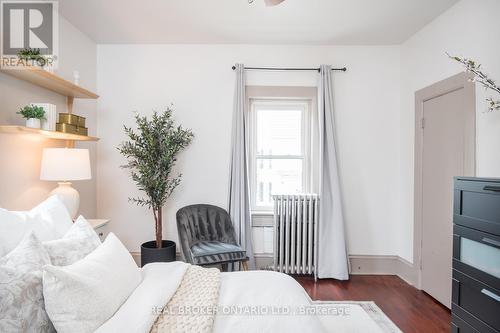 207 Waterloo Street N, Cambridge, ON - Indoor Photo Showing Bedroom