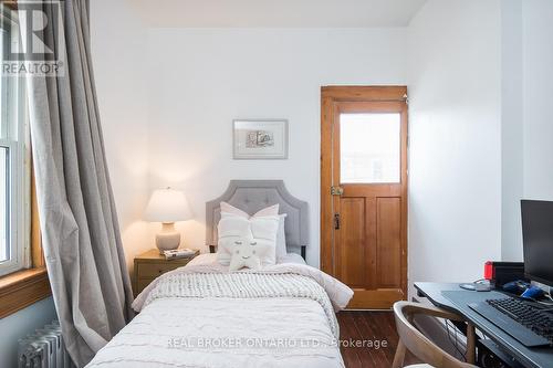 207 Waterloo Street N, Cambridge, ON - Indoor Photo Showing Bedroom