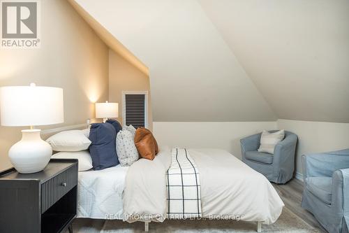 207 Waterloo Street N, Cambridge, ON - Indoor Photo Showing Bedroom