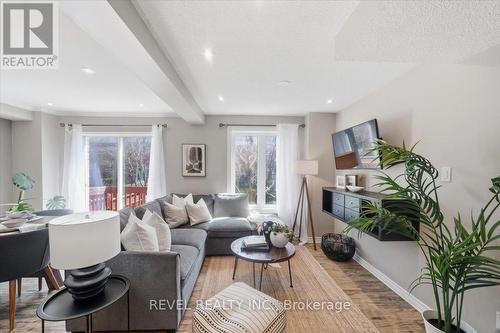 87 Thorp Crescent, Ajax, ON - Indoor Photo Showing Living Room