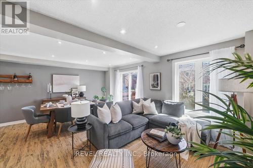 87 Thorp Crescent, Ajax, ON - Indoor Photo Showing Living Room