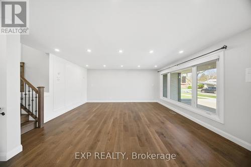 669 Geneva Park Drive, Burlington, ON - Indoor Photo Showing Other Room