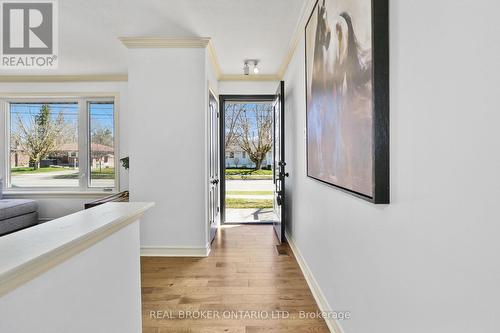 121 Goodfellow Road E, Peterborough, ON - Indoor Photo Showing Living Room