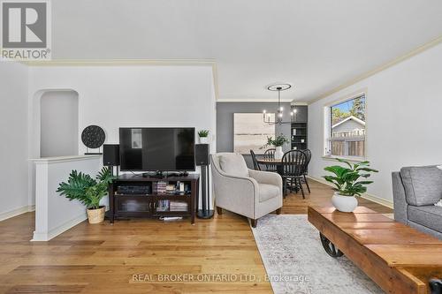 121 Goodfellow Road E, Peterborough, ON - Indoor Photo Showing Living Room
