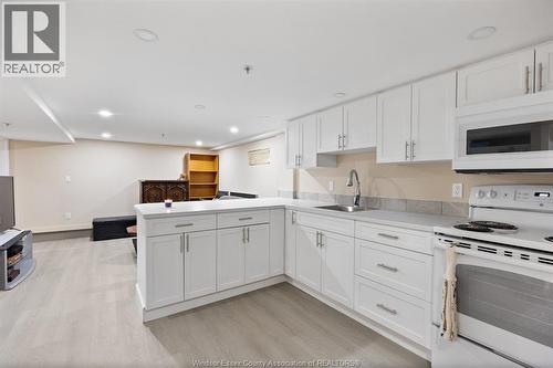 1361 Albert, Windsor, ON - Indoor Photo Showing Kitchen