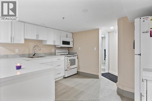 1361 Albert, Windsor, ON - Indoor Photo Showing Kitchen
