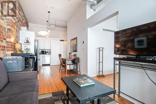 #201 - 66 WELLINGTON STREET  Stratford, ON N5A 2L2