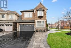 2 WILLIAM LUCK AVENUE  East Gwillimbury, ON L9N 0S1