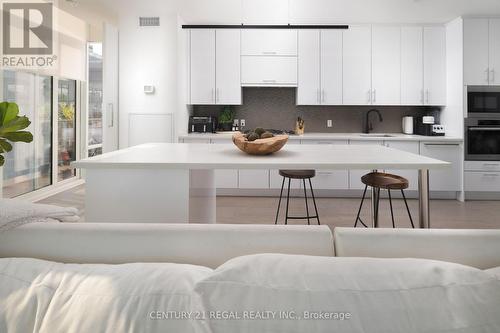 1014 - 29 Queens Quay E, Toronto, ON - Indoor Photo Showing Kitchen