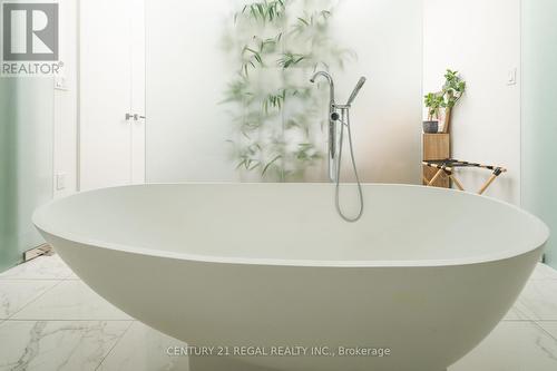 1014 - 29 Queens Quay E, Toronto, ON - Indoor