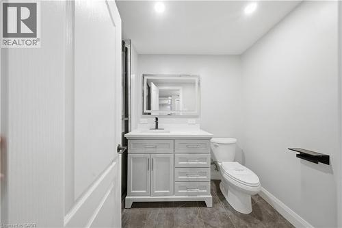 669 Geneva Park Drive, Burlington, ON - Indoor Photo Showing Bathroom