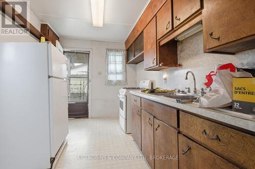29 Mcnaughton Road, Welland (Lincoln/Crowland), ON - Indoor Photo Showing Kitchen