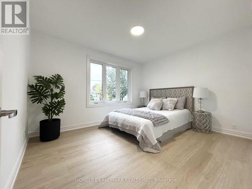 323 Elmwood Avenue, Richmond Hill, ON - Indoor Photo Showing Bedroom