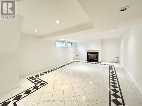 323 Elmwood Avenue, Richmond Hill, ON - Indoor