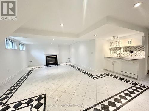 323 Elmwood Avenue, Richmond Hill, ON - Indoor Photo Showing Other Room